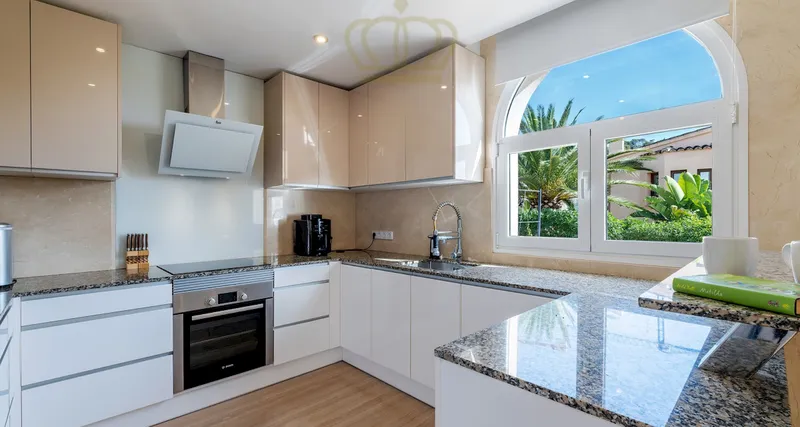 Beautiful sea view villa with pool in Camp de Mar - holiday rental — photo 9