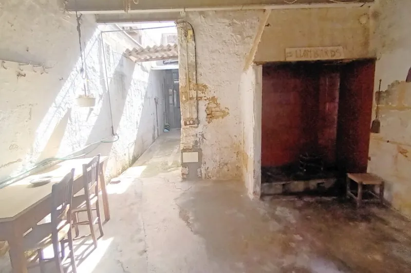 2-storey village house with courtyard, terrace and garage in Llombards — DH 08 — photo 4