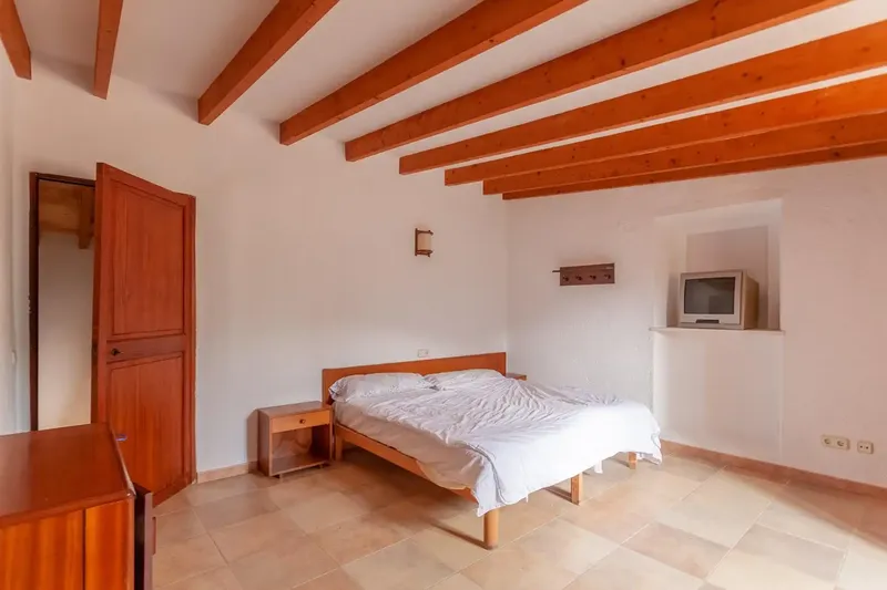 This large estate of about 498 hectares of land is located among green hills in the northeast of Mallorca, in the coastal area of the municipality — photo 10