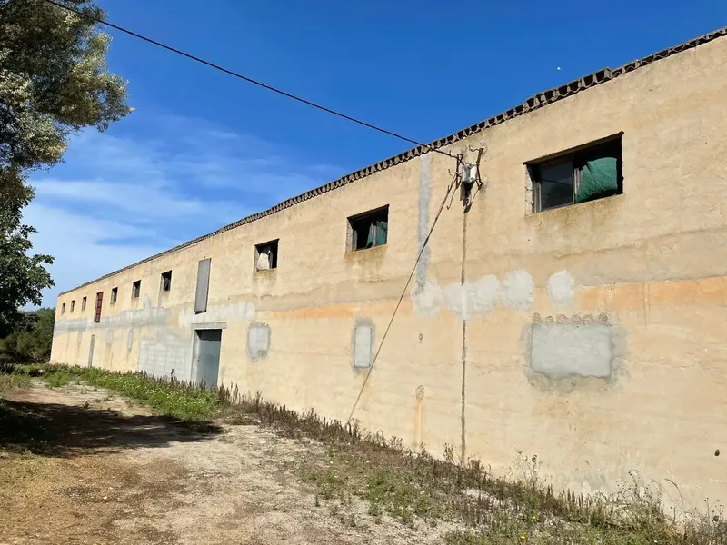 Plot of 14,554 m², distributed in several buildings — photo 4
