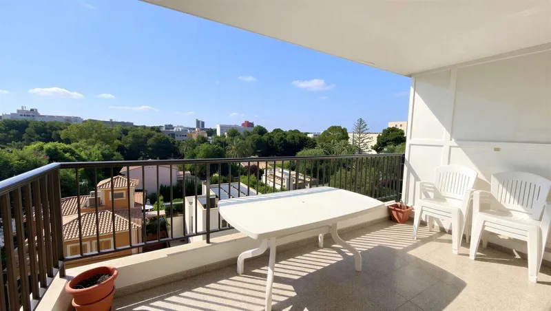 Charming apartment with plenty of natural light and a balcony — photo 8