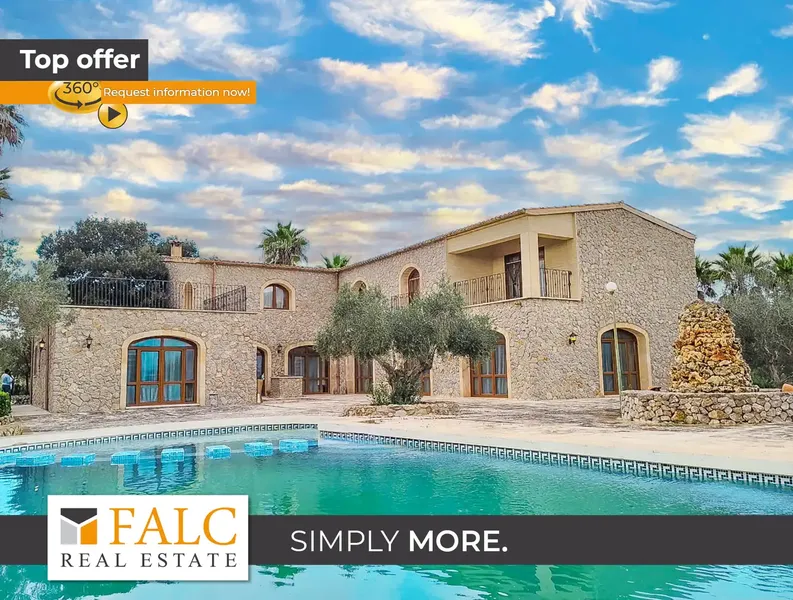 Discover an extraordinary property located in the charming surroundings of Artà, Mallorca. This magnificent estate features an impressive — photo 1