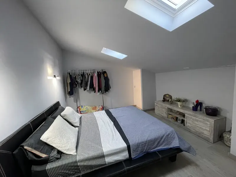 Bright penthouse with large upper bedroom and balconies – 3 minutes from the beach — photo 5