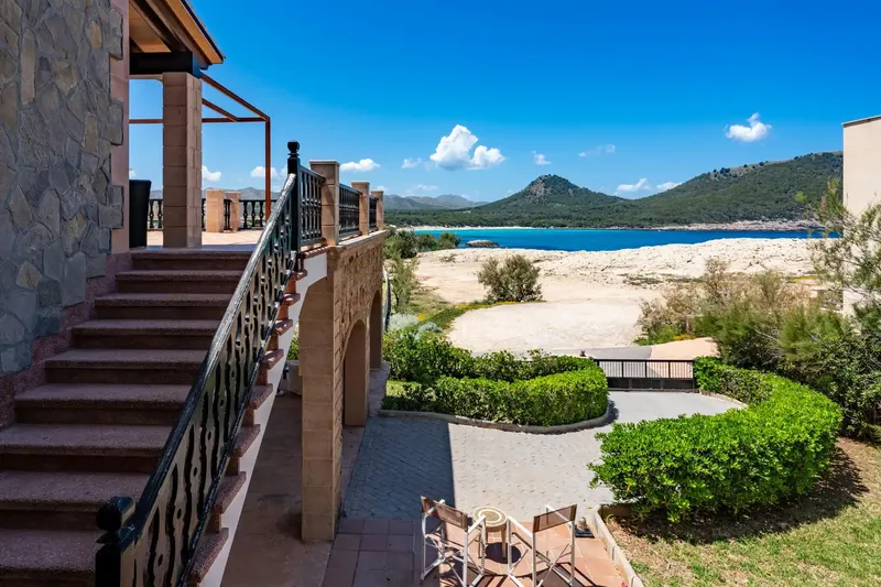 Welcome to visit the unique beachfront villa! — photo 7