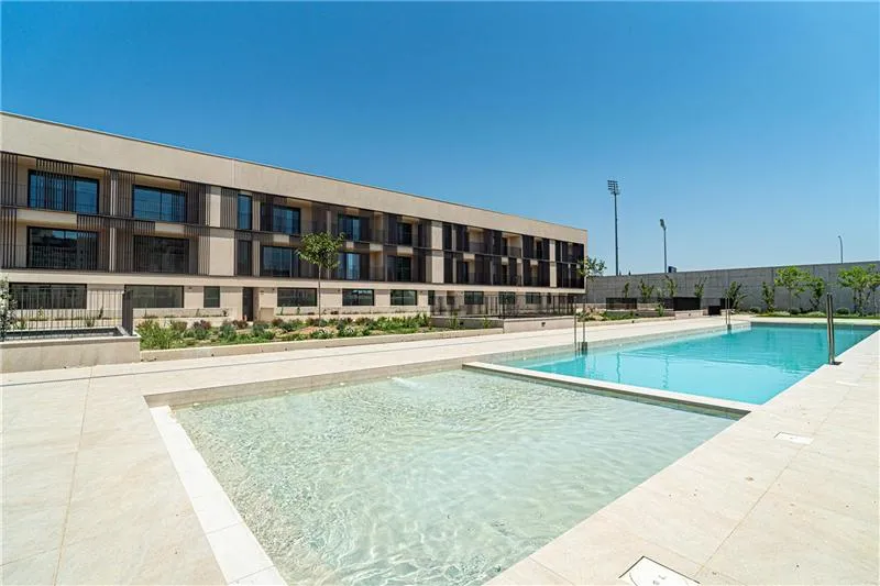 1- and 2-bedroom apartments with terrace and swimming pool in a residential complex in Palma — photo 1