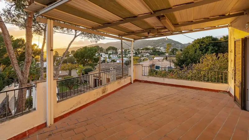 House with a total of 375 m2 built on a plot of 884 m2 in La Bonanova, Palma de Mallorca, divided into 2 apartments on the ground floor — photo 11