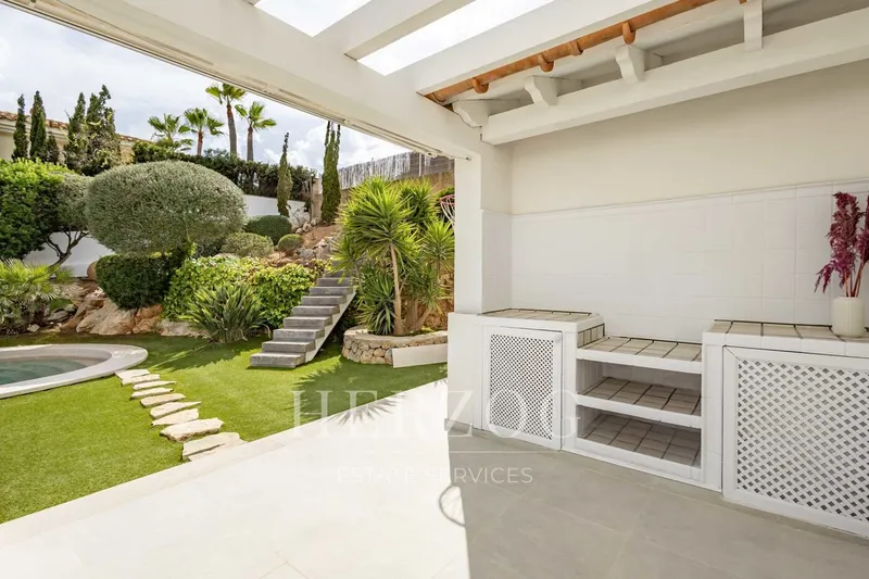Renovated villa with ocean views and a pool in Nova Santa Ponsa — photo 9