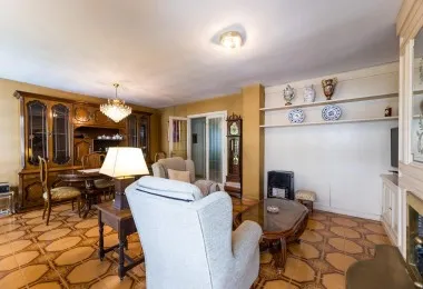 Spacious flat with optional parking on Calle Aragón — photo 9