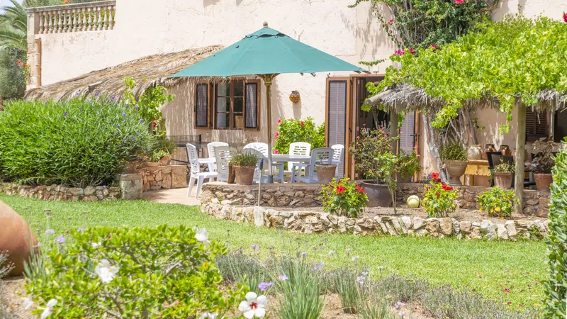 Charming finca in Calonge with beautiful, park-like garden — photo 3