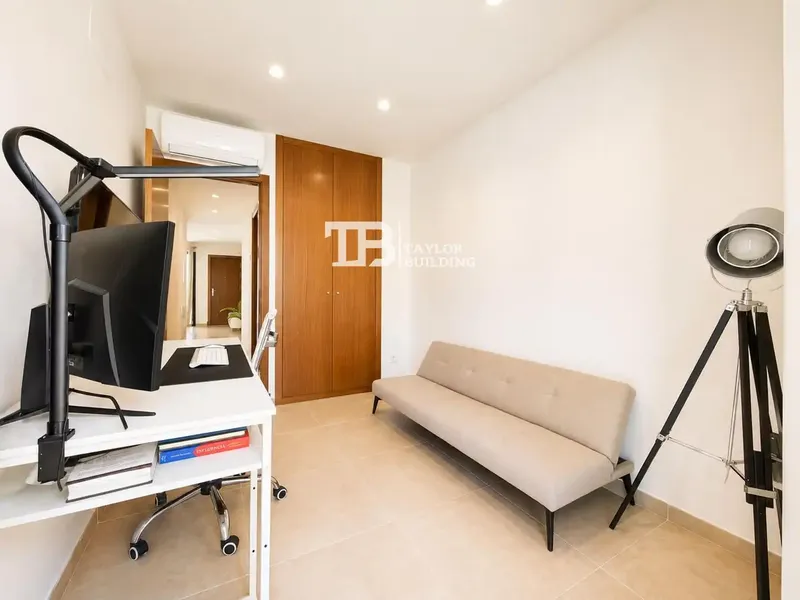 Taylor Building Real Estate presents this beautiful ground floor with large outdoor areas in Son Ferriol. — photo 9