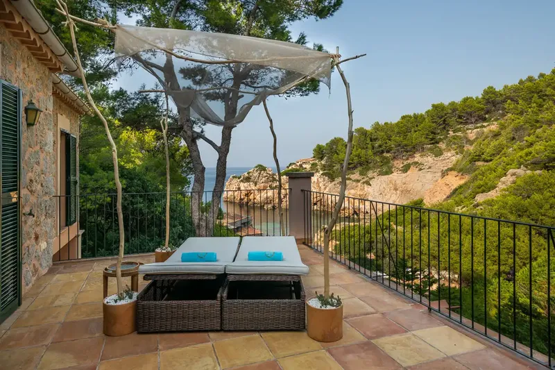 On the northwest coast of Mallorca, in one of the most beautiful villages on the island, we present this wonderful rustic villa in Mallorcan style — photo 6
