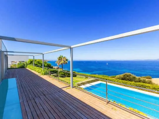 Designer villa on the first sea line — photo 1