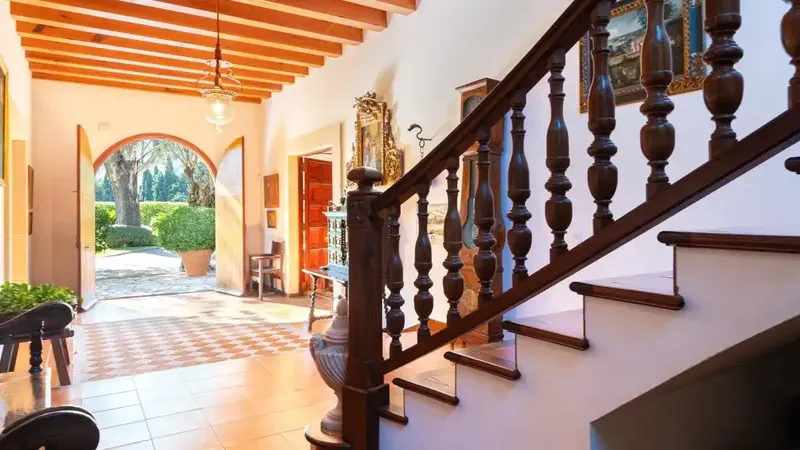 This spectacular property, of noble and authentic character, is located in a quiet valley of the Sierra de Tramuntana, a short distance — photo 11