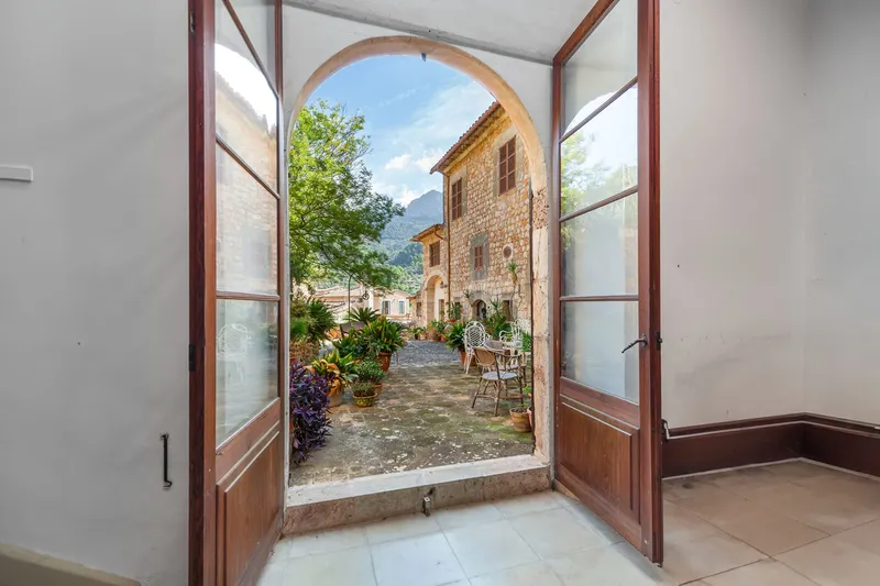 Townhouse to update in Fornalutx — photo 3