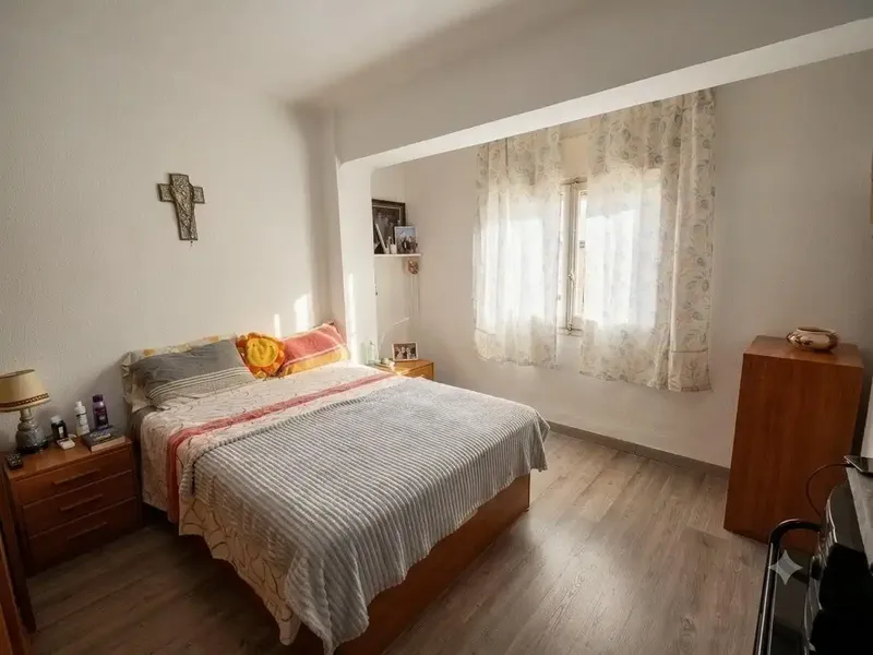 Piso para entrar a vivir, completamente reformado de luz, agua, suelos de parquet, ventanas de climalit con rotura térmica.Persianas enrolla — photo 8