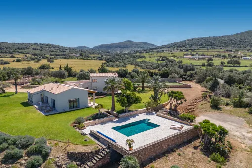 Colonia de San Pedro, Finca with sea views, pool and tennis court near Colònia de Sant Pere — photo 1
