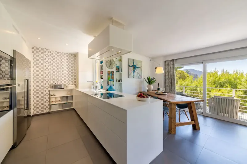 This impressive triplex penthouse, located in the exclusive area of La Mola (Port d'Andratx), combines luxury, design and privileged location. — photo 7