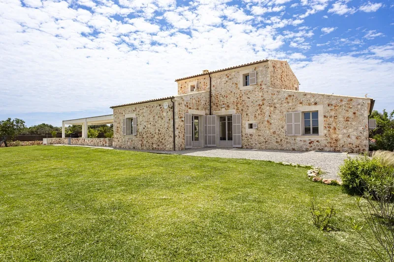 Exclusive! Dream finca in Ses Salines with large pool, large garden, top quality for sale — photo 12