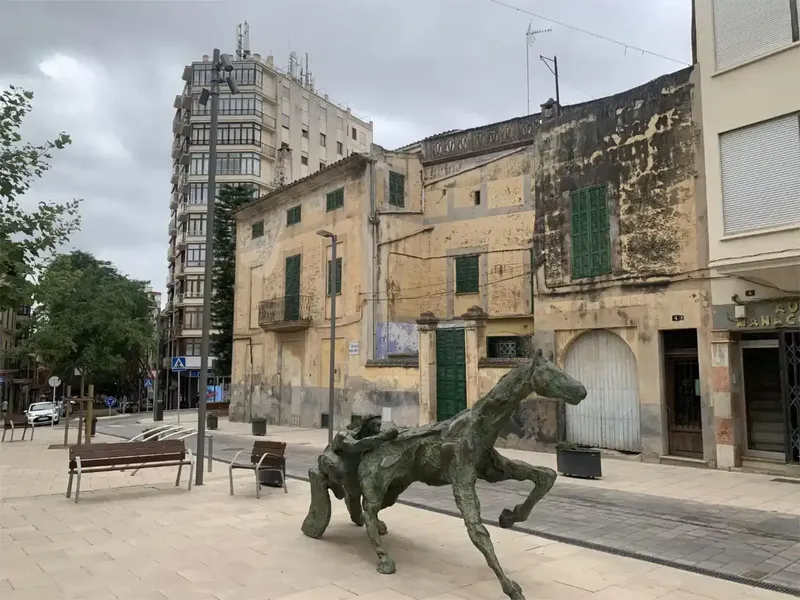 Casa tradicional mallorquina en una ubicación inmejorable en el centro de Manacor. Con tres fachadas, toda la casa es exterior lo que le da  — photo 3