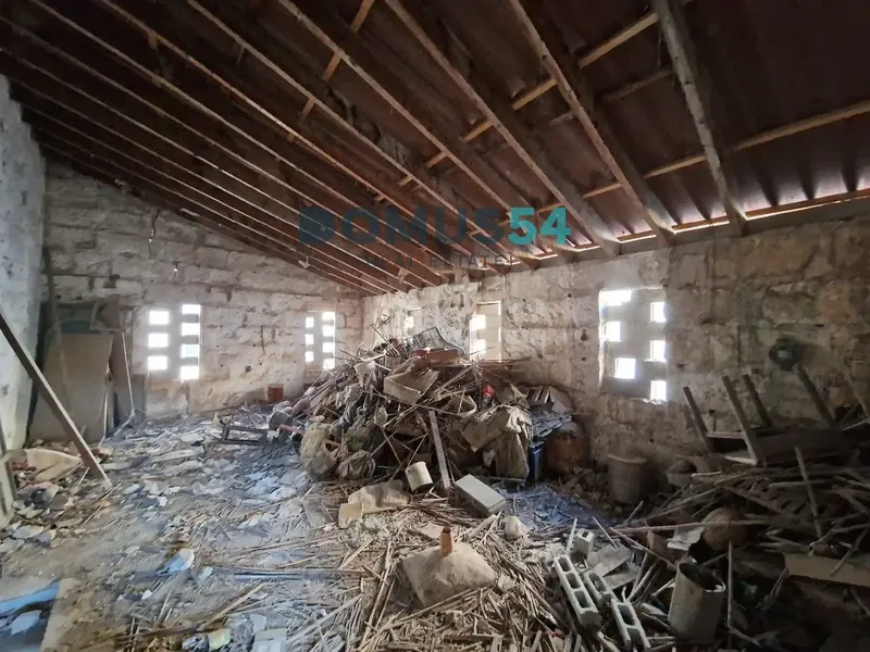 Opportunity to acquire a central Mallorcan house to completely renovate in Sa Pobla. It has 249 square meters built on a — photo 5