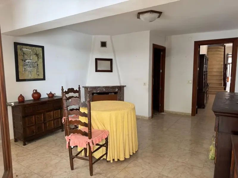 We present this charming village house with endless possibilities in the heart of Sineu, a true Mallorcan gem located in — photo 12