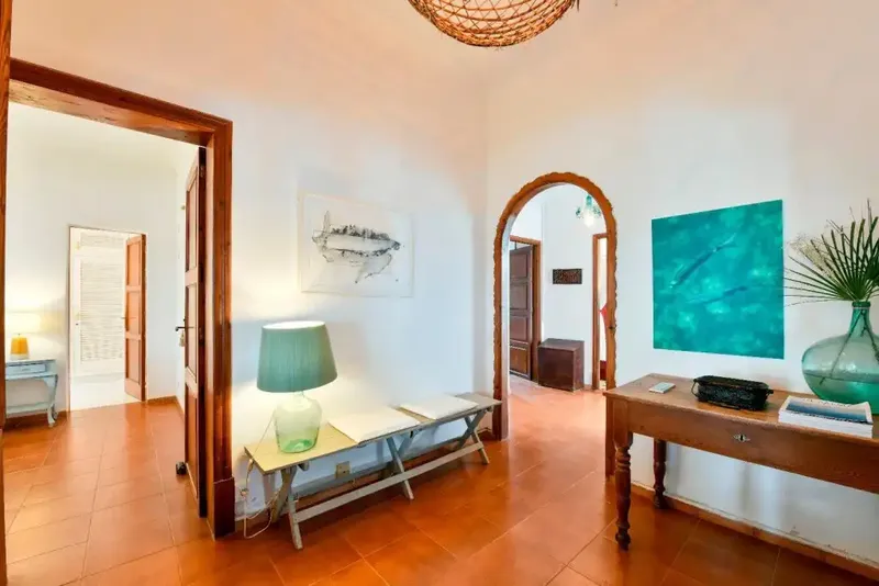 This impressive seafront villa now on offer is located in the coveted area of Alcanada, Alcudia. It offers a unique combination — photo 12
