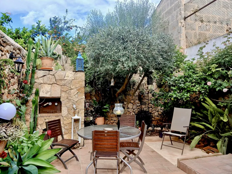 Mediterranean village house with marvellous patio — photo 3