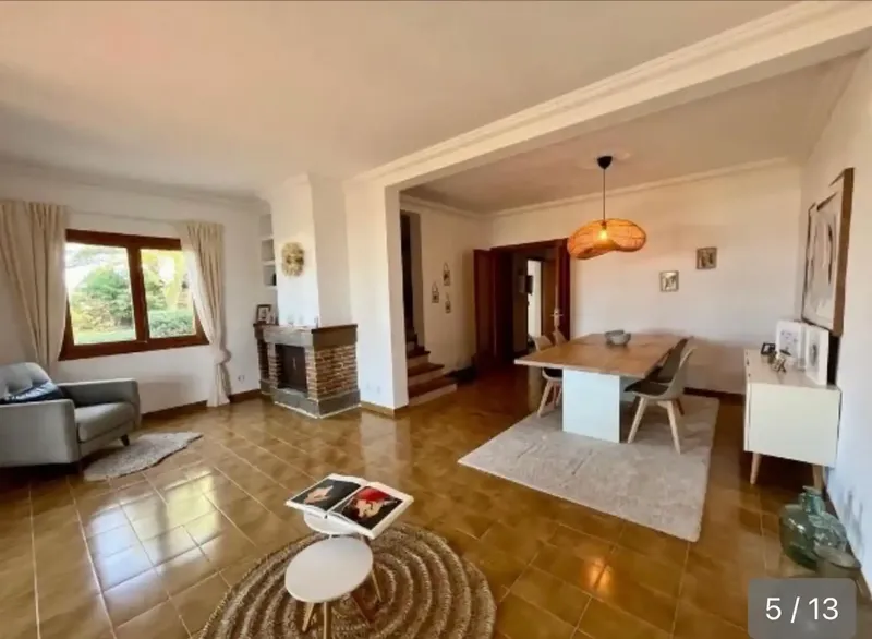 Located in a quiet and sought-after residential area of Cala Blava, just steps from the sea, this charming semi-detached Mediterranean-style villa — photo 4