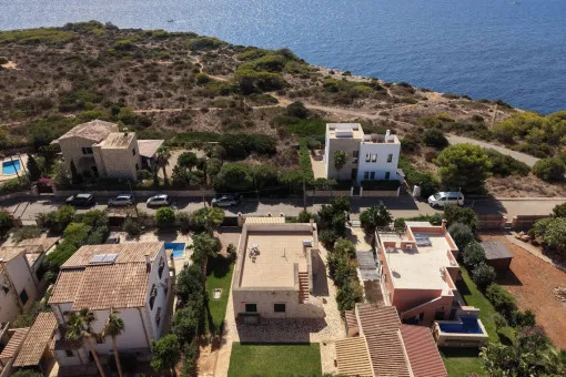 Cala Figuera, Fully Renovated House on the Second Sea Line with Sea Views in Es Cap des Moro — photo 1