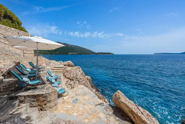 Exclusive frontline estate with direct sea access for sale in Formentor, North Mallorca — photo 5