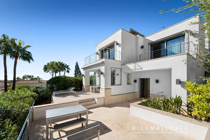 Contemporary villa with stunning sea views — photo 3