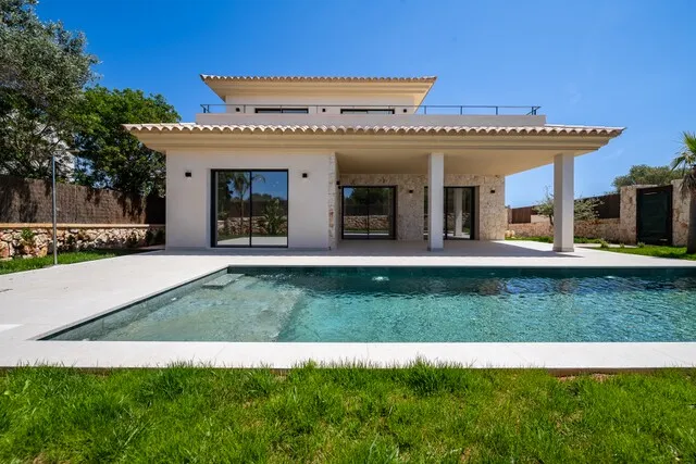 Modern new build villa with sea view roof terrace in Cala Llombards — photo 2