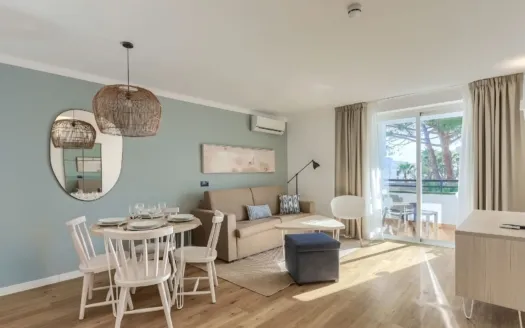 Furnished apartment with hotel service & 5% rental yield in Portocolom Mallorca — photo 3