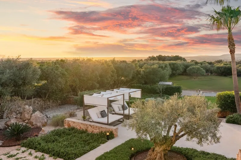 Unique retreat with 2 guest houses and panoramic views — photo 11