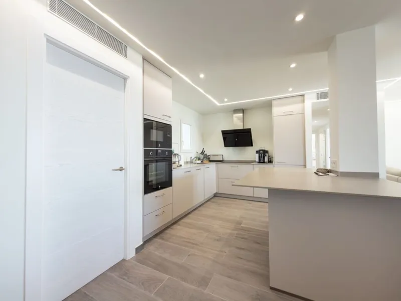 Great Sea View Apartment in Cala Major with Panoramic Terrace — photo 3