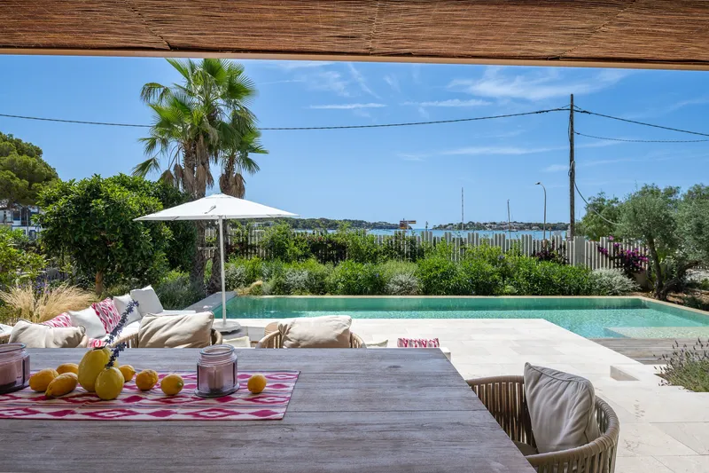 Frontline harbor villa with panoramic views and rural countryside — photo 2
