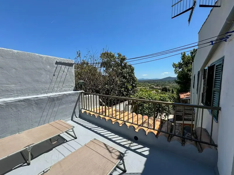 Discover your new home in the charming village of Selva, in the Balearic Islands! This bright 90 m² apartment is perfect for those seeking — photo 1