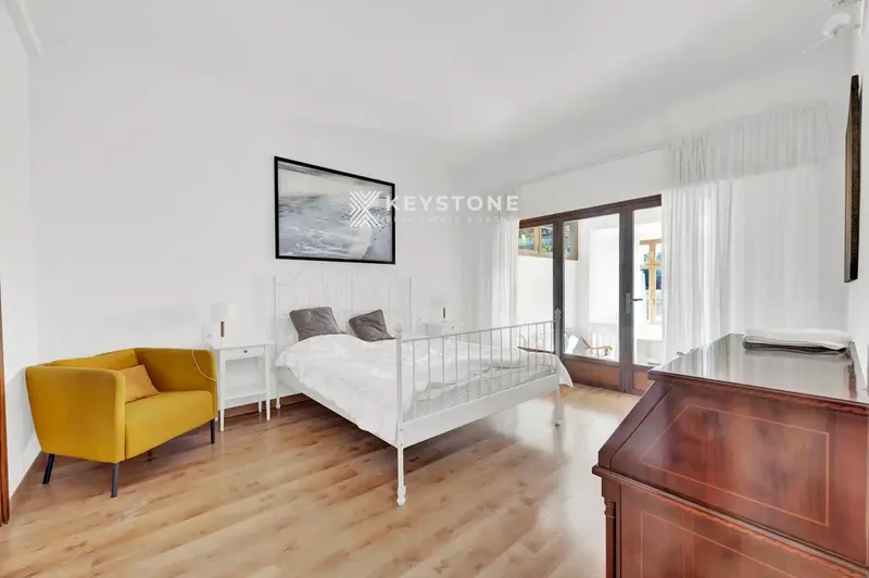 This impressive detached chalet, located in one of the most sought-after areas of Santa Ponsa, offers a perfect combination of location — photo 8