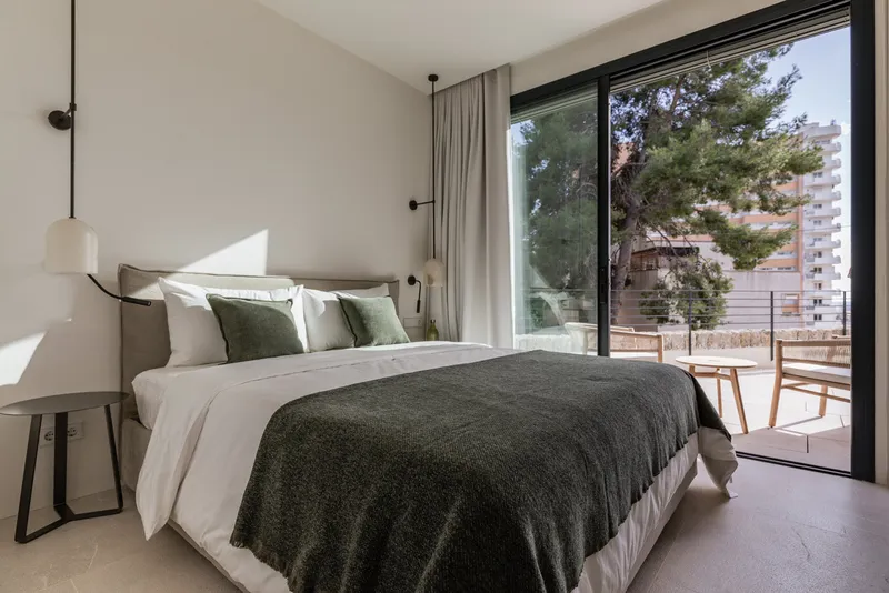 Exclusive new-build apartment with private pool in Cala Mayor 1 — photo 8