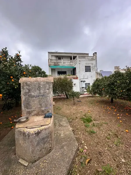 In the heart of Felanitx, this property represents a unique opportunity for those seeking a renovation project with enormous potential — photo 3