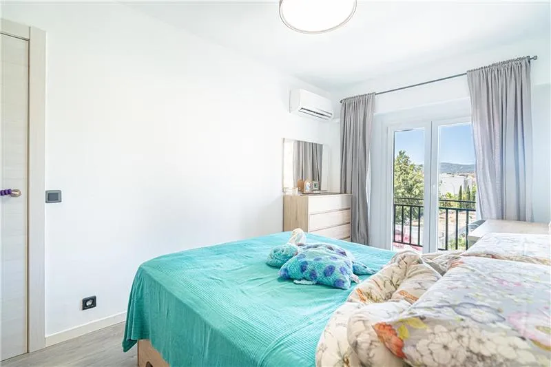 Apartment with a terrace of approximately 12 m² offering unobstructed views. — photo 8