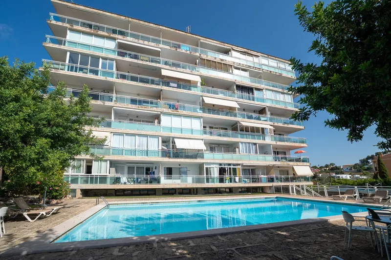 Ground floor apartment with communal pool — photo 1