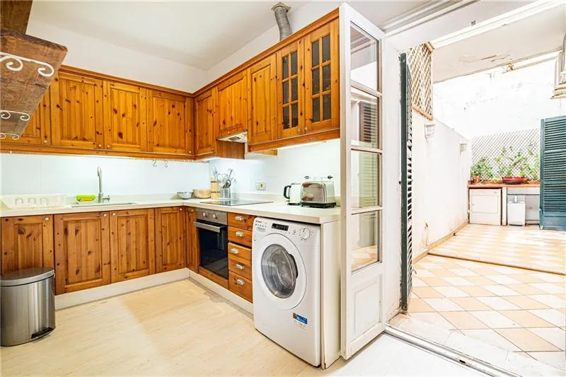 Ground floor flat with a courtyard in the historic centre — photo 4