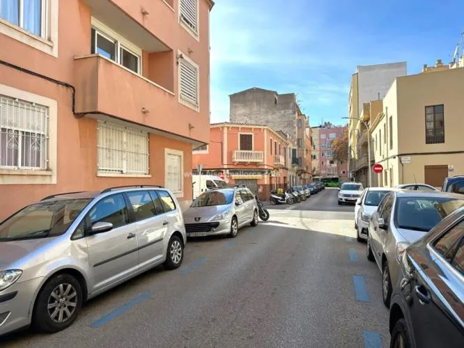 Garage. Palma de Mallorca, Plaza de las Columnas area — photo 4