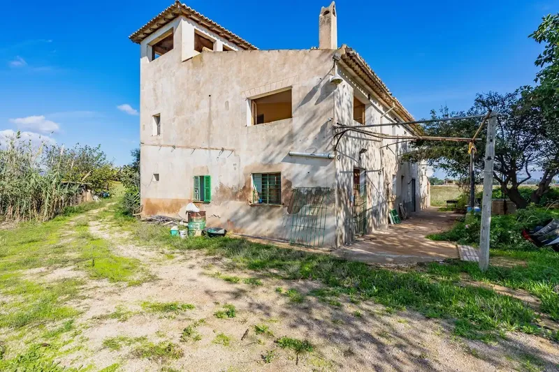Exclusive Farmhouse for Renovation in Palma de Mallorca – 34,000 m² Plot with Immense Potential — photo 3