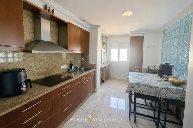 House in Mallorca offers this exclusive duplex of 198 m2 built, distributed over two floors, completely exterior, very bright and with — photo 10