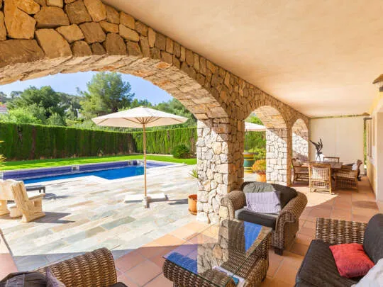 Mediterranean villa with great potential in a quiet location — photo 6