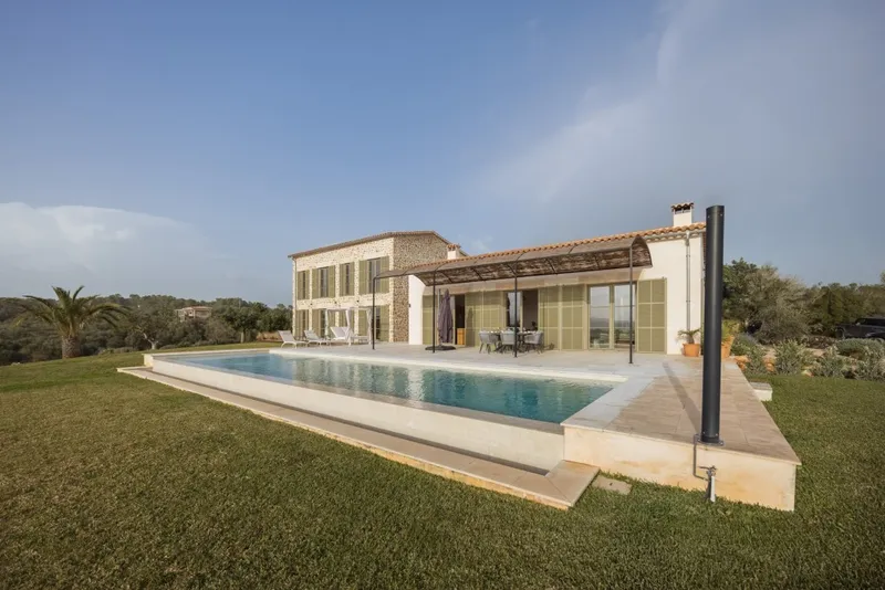 Porreres quiet location country property for sale with various terraces and wooden beams — photo 4