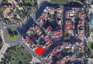 Solar con Licencia para 10 Apartamentos + 3 Locales + Parking — photo 1