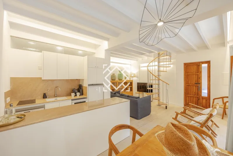 House for sale completely renovated and redistributed in Duplex and Luxury Penthouse, completely independent, in the heart of the old town of Pollensa. — photo 2